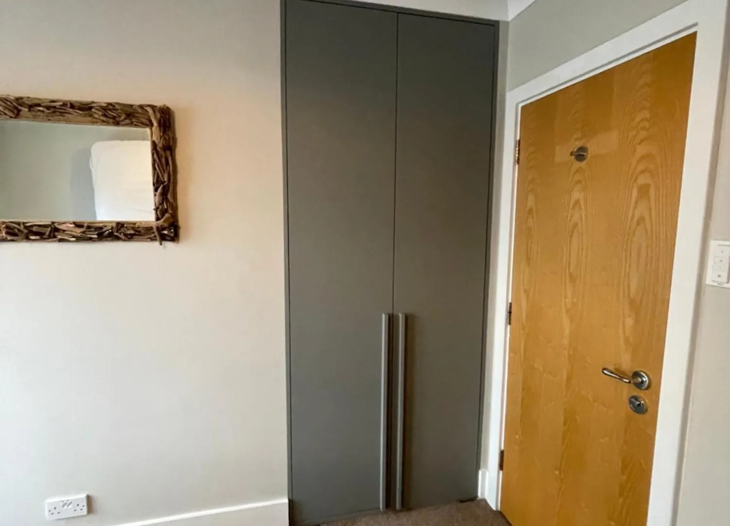 Private Riverside Bedroom In Limehouse, Central Лондон Проживание в семье